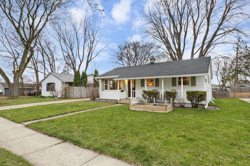 Photo of 914 Nancy LANE, Madison, WI 53704 (MLS # 2020786)