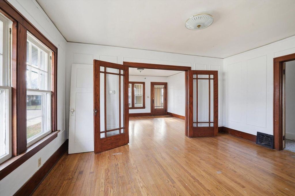 Photo of 514 E Main STREET, Waterford, WI 53185 (MLS # 1944348)