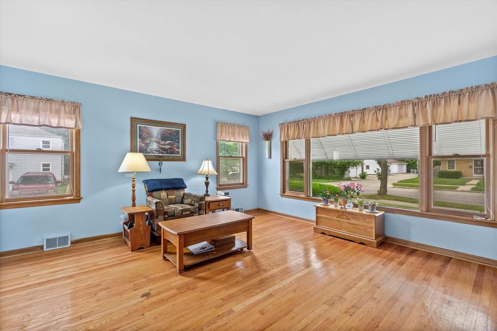 Photo of 3520 N 77th STREET, Milwaukee, WI 53222 (MLS # 1945897)