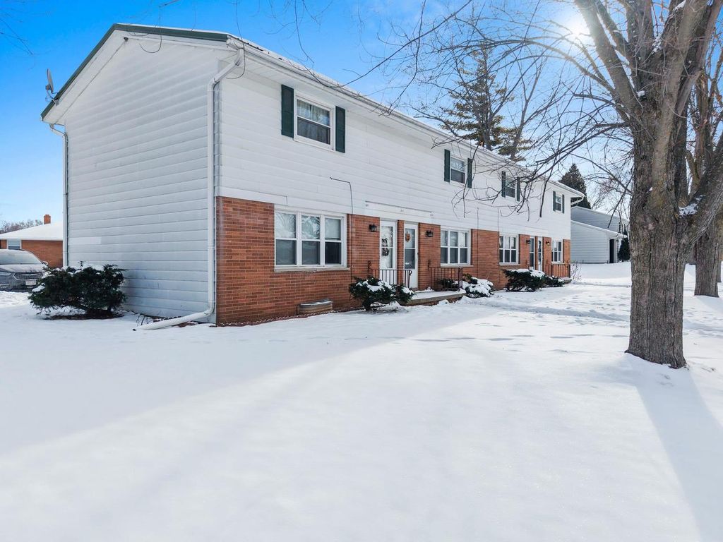 Photo of 2111 Carstensen LANE, Green Bay, WI 54304 (MLS # 50318896)