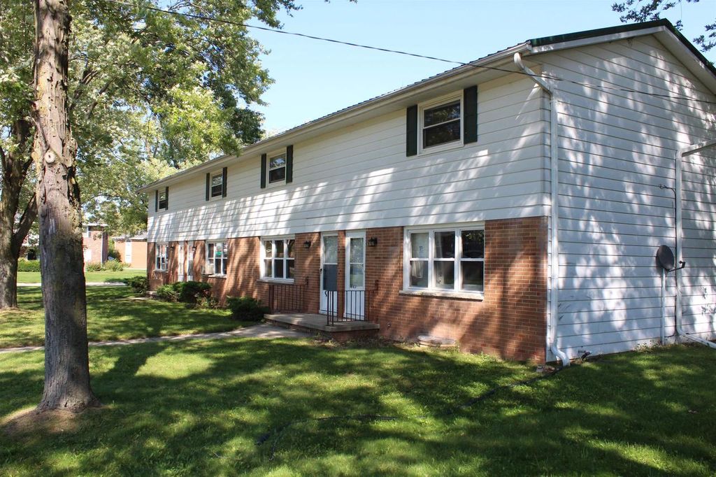 Photo of 2111 Carstensen LANE, Green Bay, WI 54304 (MLS # 50318896)