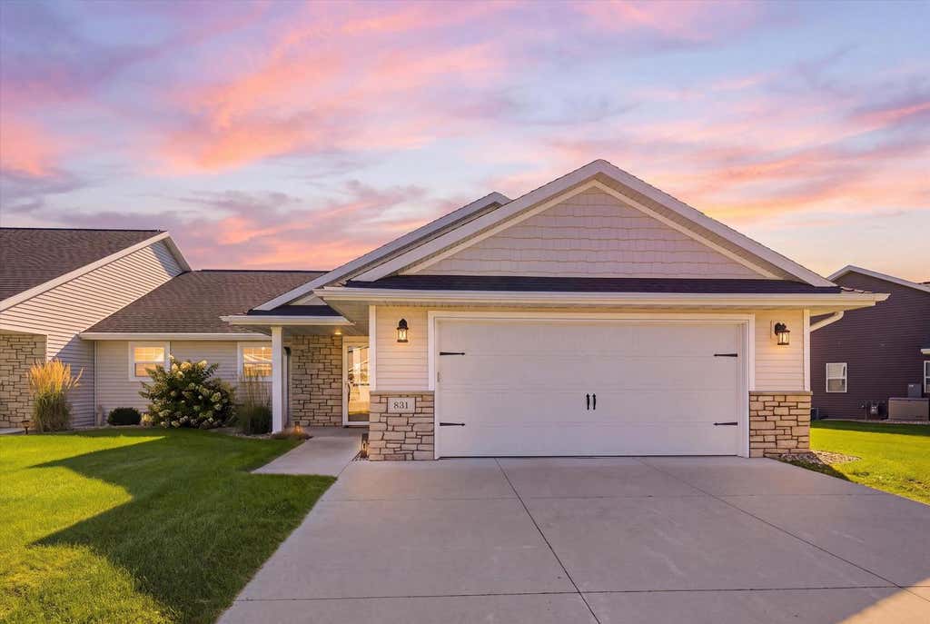 Photo of 831 Sharon LANE, Pulaski, WI 54162 (MLS # 50331670)