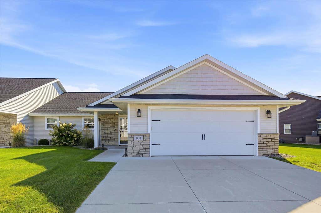 Photo of 831 Sharon LANE, Pulaski, WI 54162 (MLS # 50331670)