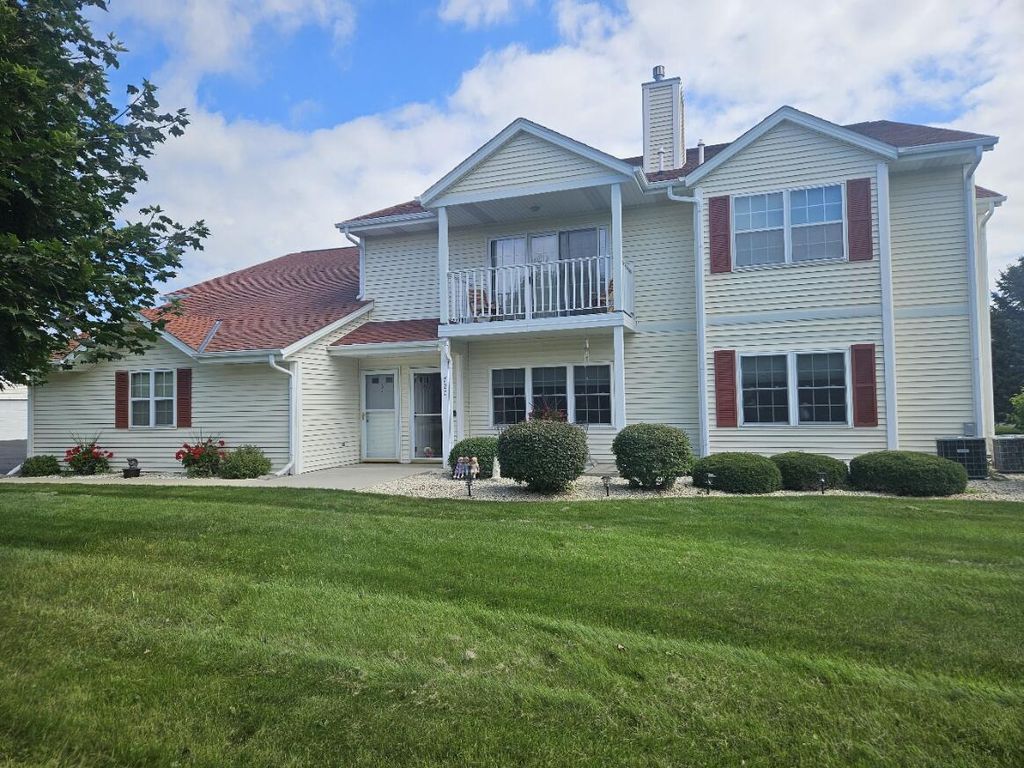 Photo of 720 Wood River COURT #4, West Bend, WI 53095 (MLS # 1949317)