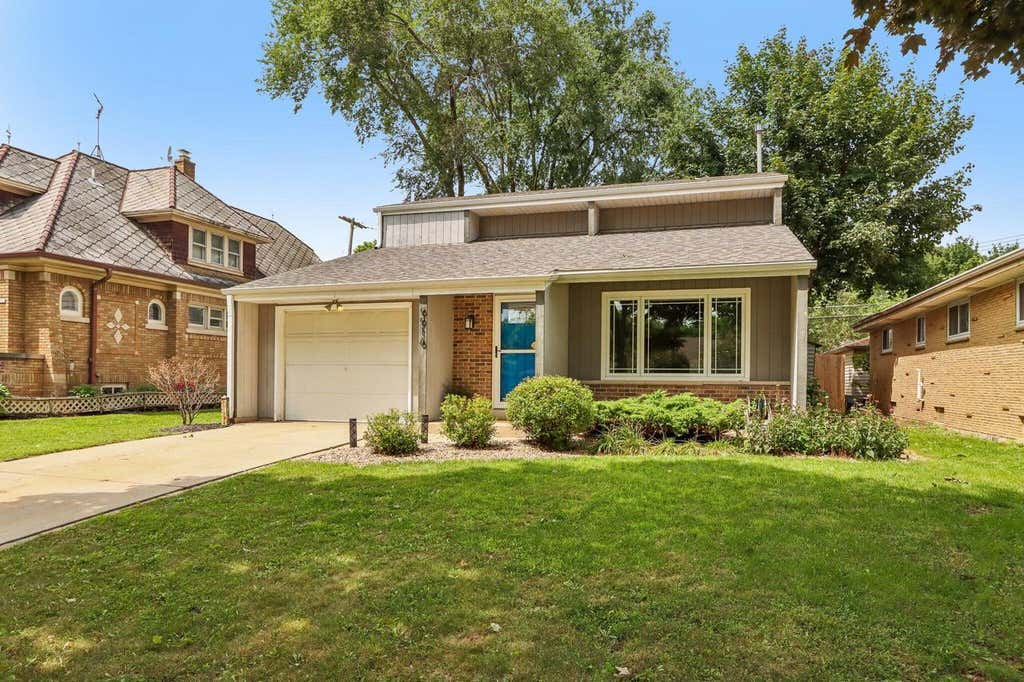 Photo of 9916 W Grantosa DRIVE, Wauwatosa, WI 53222 (MLS # 1977082)