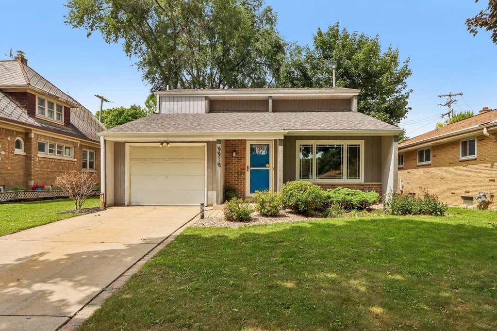 Photo of 9916 W Grantosa DRIVE, Wauwatosa, WI 53222 (MLS # 1977082)