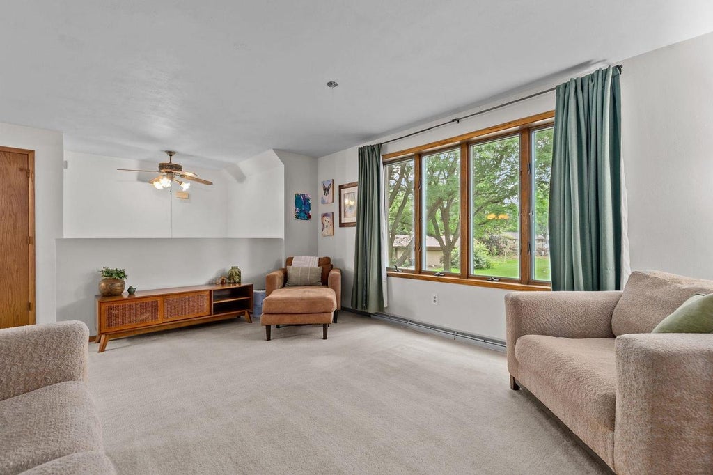 Photo of 1400 S Chickadee LANE, Appleton, WI 54915 (MLS # 50331596)