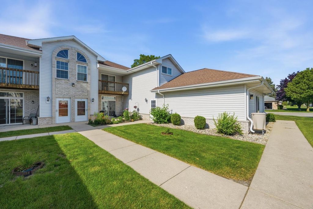 Photo of 6105 S Creekside DRIVE #7, Cudahy, WI 53110 (MLS # 1971179)