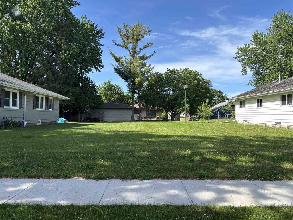 Photo of Tyler AVENUE, Oshkosh, WI 54902 (MLS # 50326528)