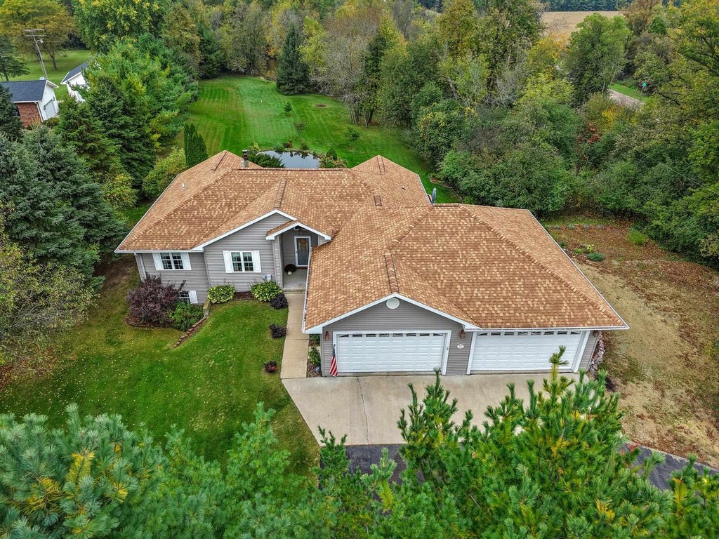 Photo of E4594 River Breeze DRIVE, Waupaca, WI 54981 (MLS # 50333677)
