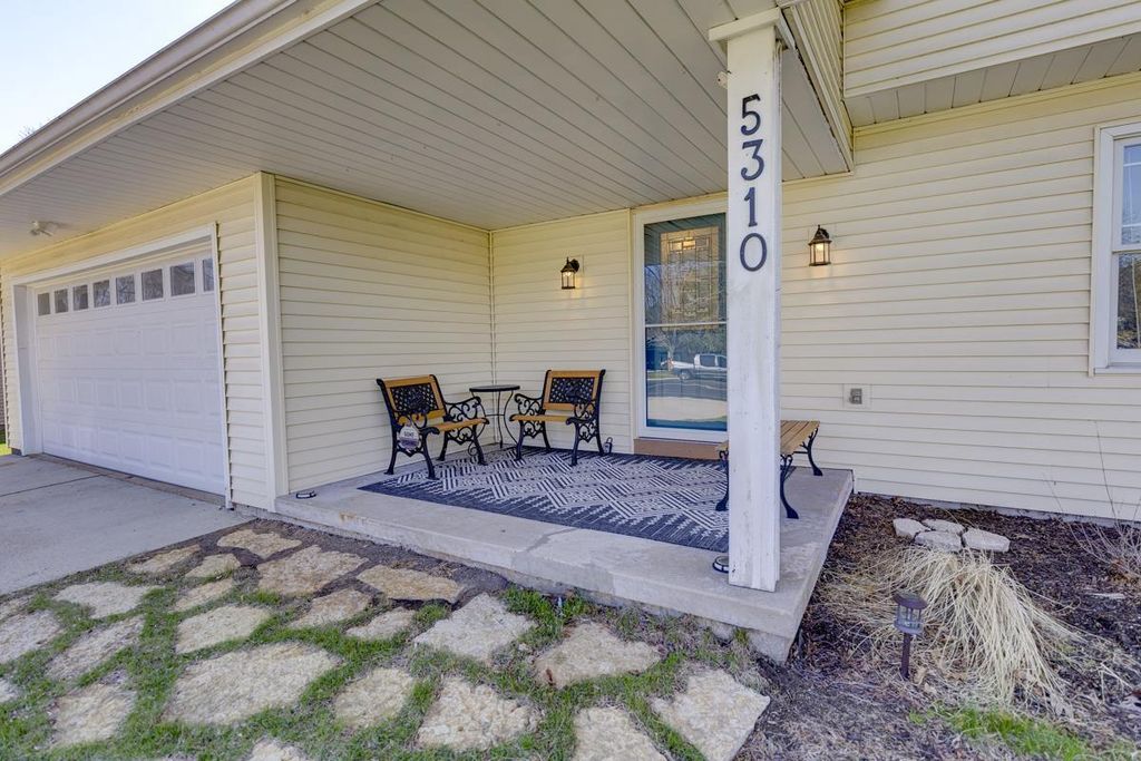 Photo of 5310 Valley DRIVE, Mcfarland, WI 53558 (MLS # 2020036)