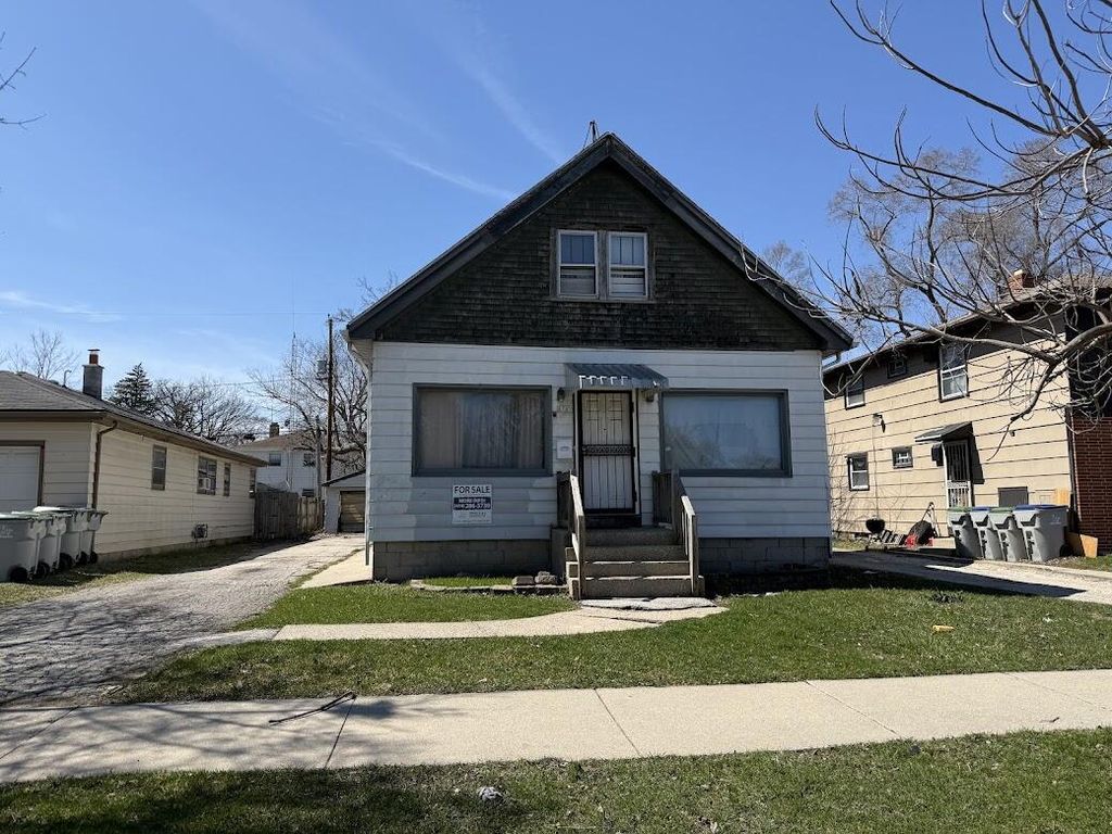 Photo of 4745 N 48th STREET, Milwaukee, WI 53218 (MLS # 1957906)