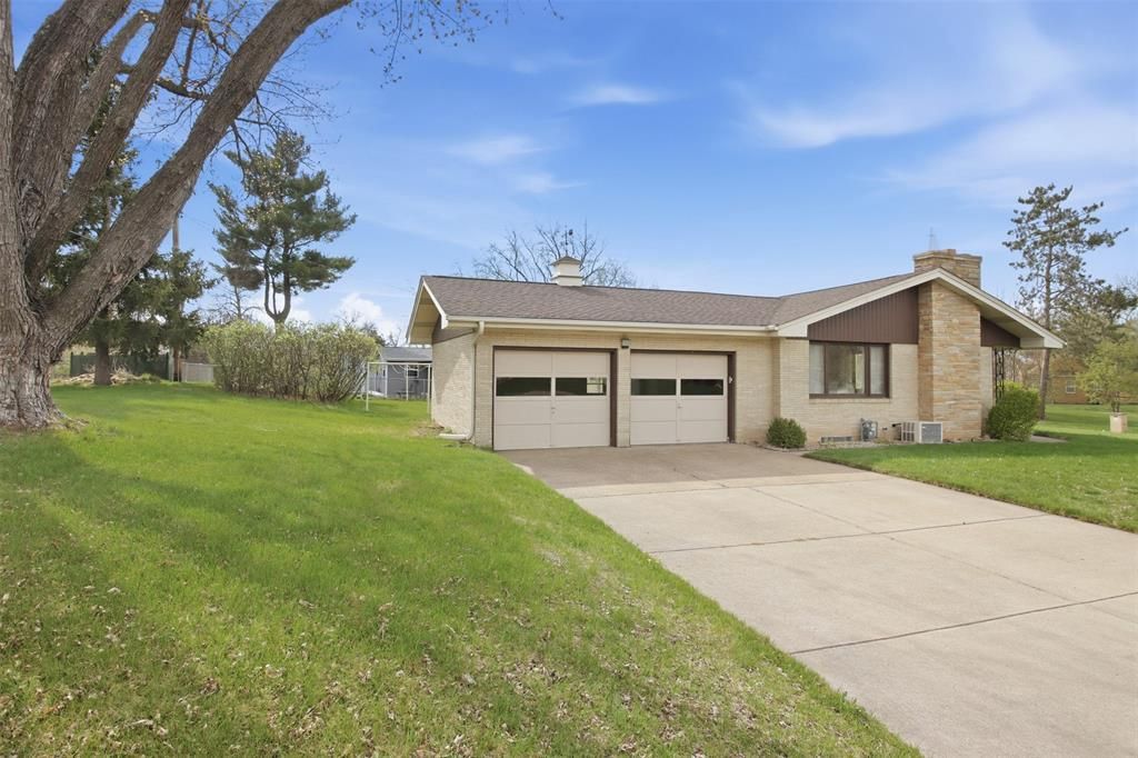 Photo of 827 Park Ridge DRIVE, Eau Claire, WI 54703 (MLS # 1600213)
