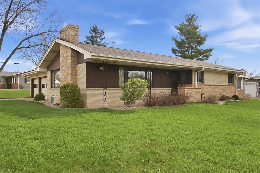 Photo of 827 Park Ridge DRIVE, Eau Claire, WI 54703 (MLS # 1600213)