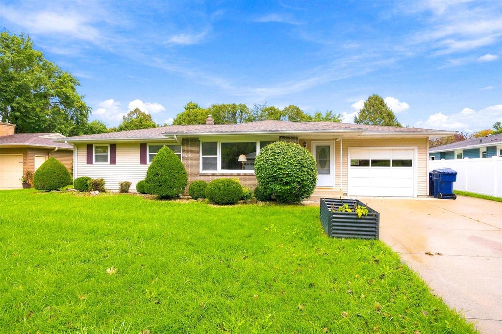 Photo of 1010 N Lexington DRIVE, Janesville, WI 53545 (MLS # 2033081)