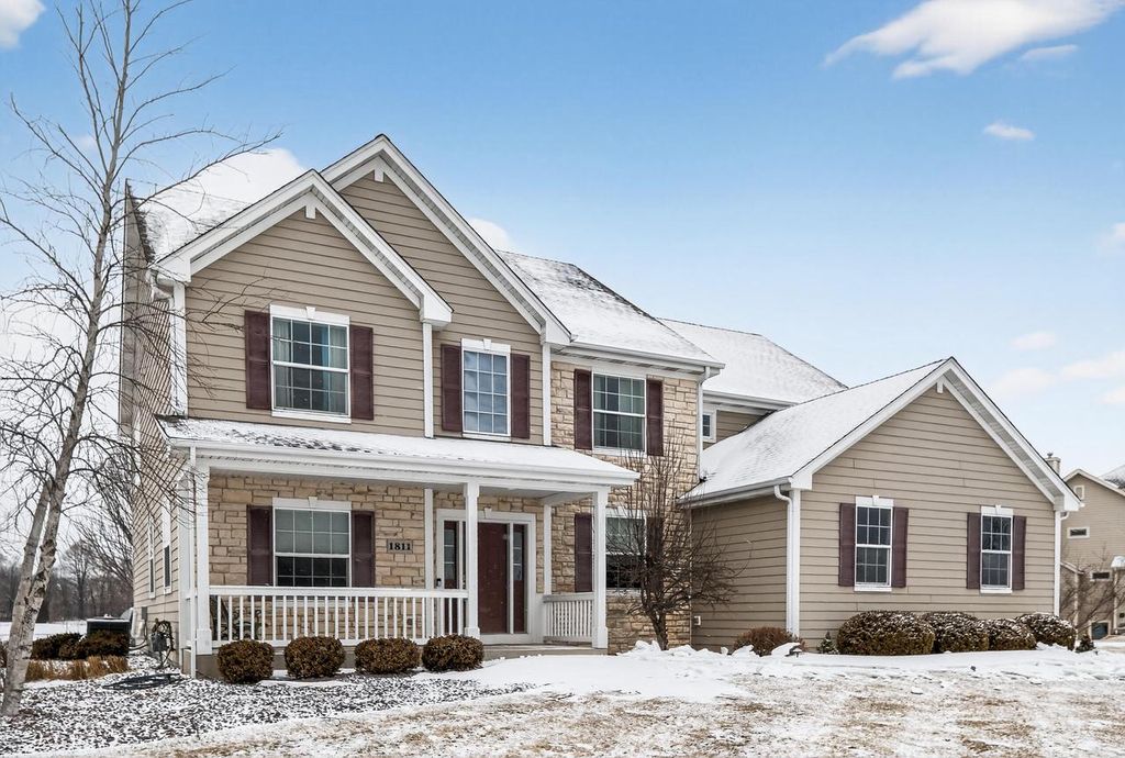 Photo of 1811 Stoneridge LANE, Grafton, WI 53024 (MLS # 1949607)