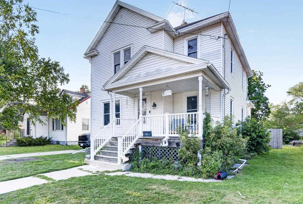 Photo of 1208 Winnebago AVENUE, Oshkosh, WI 54901 (MLS # 50331396)