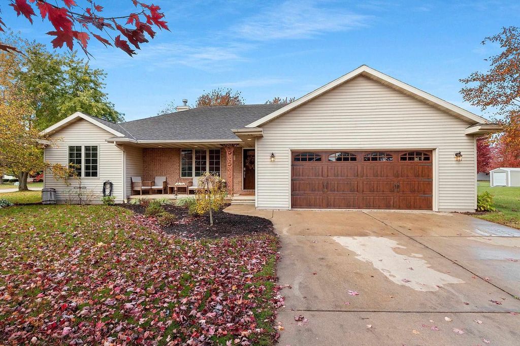 Photo of 381 Falcon DRIVE, Pulaski, WI 54162 (MLS # 50317158)