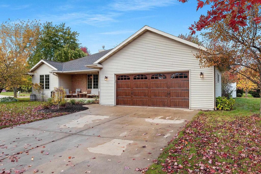 Photo of 381 Falcon DRIVE, Pulaski, WI 54162 (MLS # 50317158)