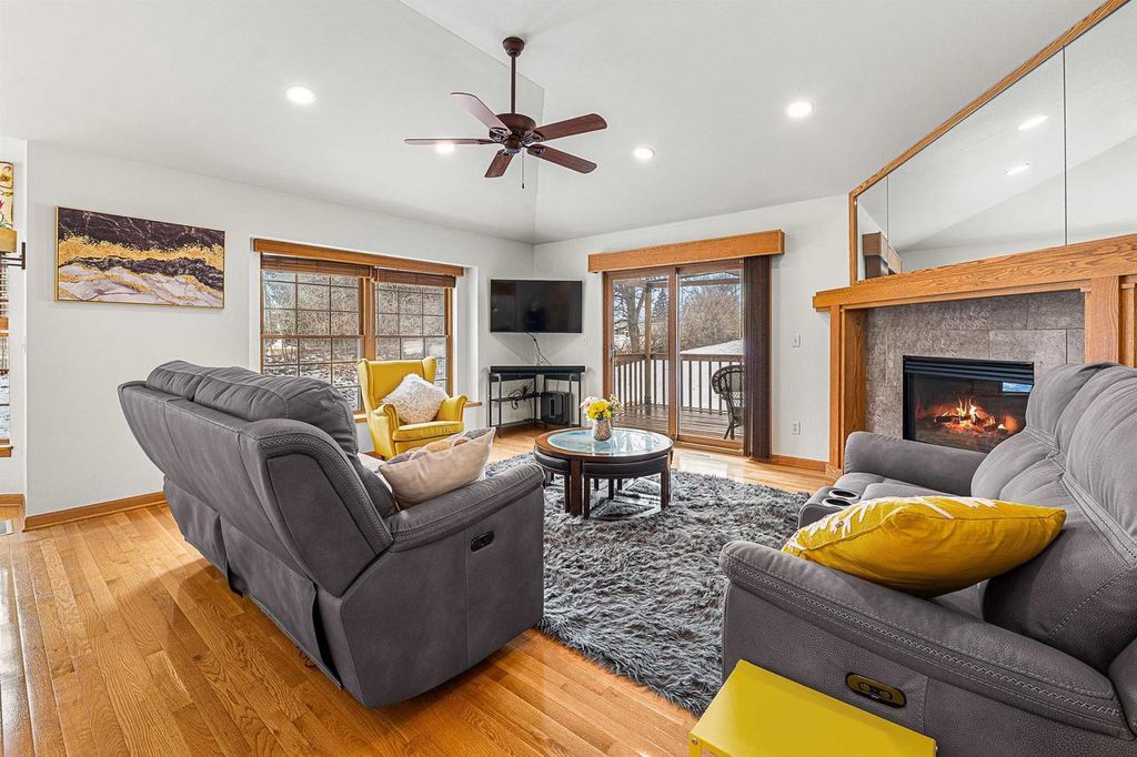 Photo of N96W14141 Knollcrest CIRCLE, Germantown, WI 53022 (MLS # 50320371)