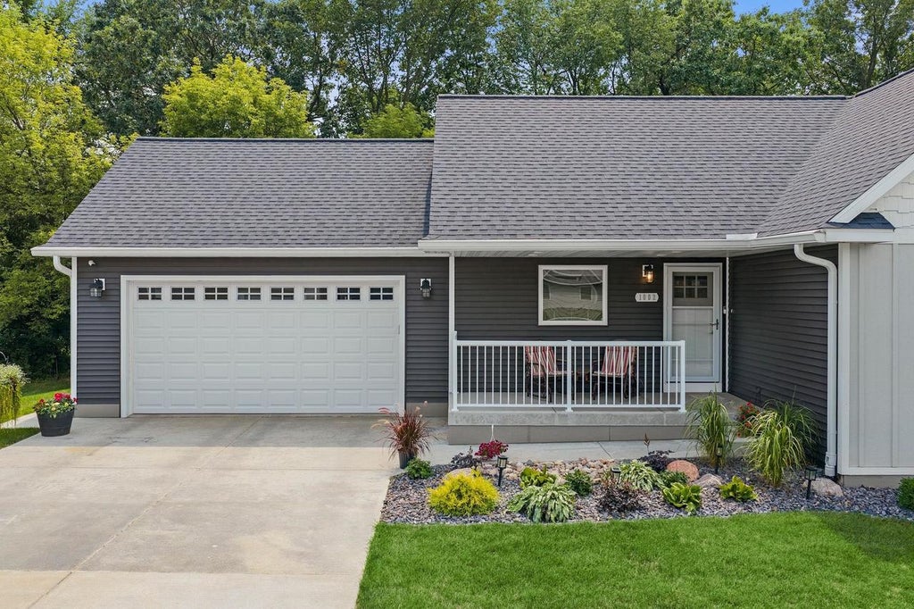 Photo of 1002 Hay Creek TRAIL, Reedsburg, WI 53959 (MLS # 2030245)