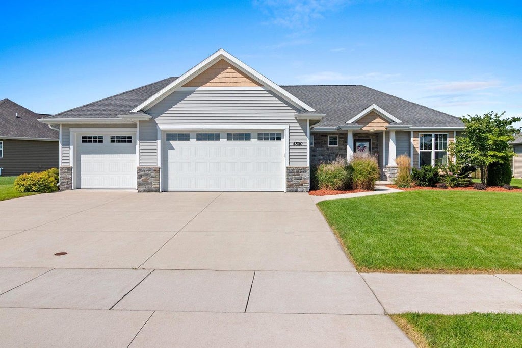 Photo of 4580 Stillmeadow CIRCLE, De Pere, WI 54115 (MLS # 50332623)
