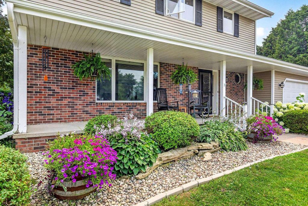 Photo of W7681 Hillwood COURT, Hortonville, WI 54944 (MLS # 50329435)