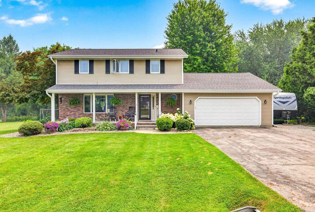 Photo of W7681 Hillwood COURT, Hortonville, WI 54944 (MLS # 50329435)