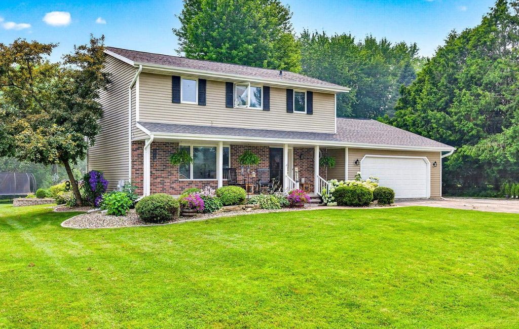 Photo of W7681 Hillwood COURT, Hortonville, WI 54944 (MLS # 50329435)