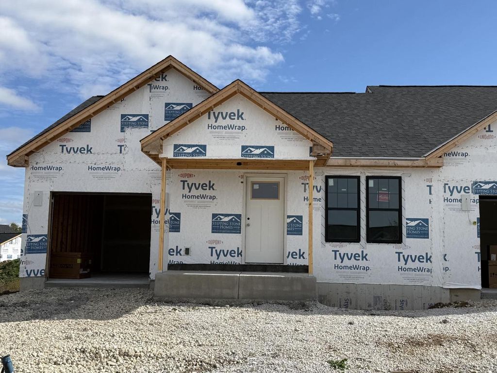 Photo of W219N16248 Primrose COURT, Jackson, WI 53037 (MLS # 1939966)