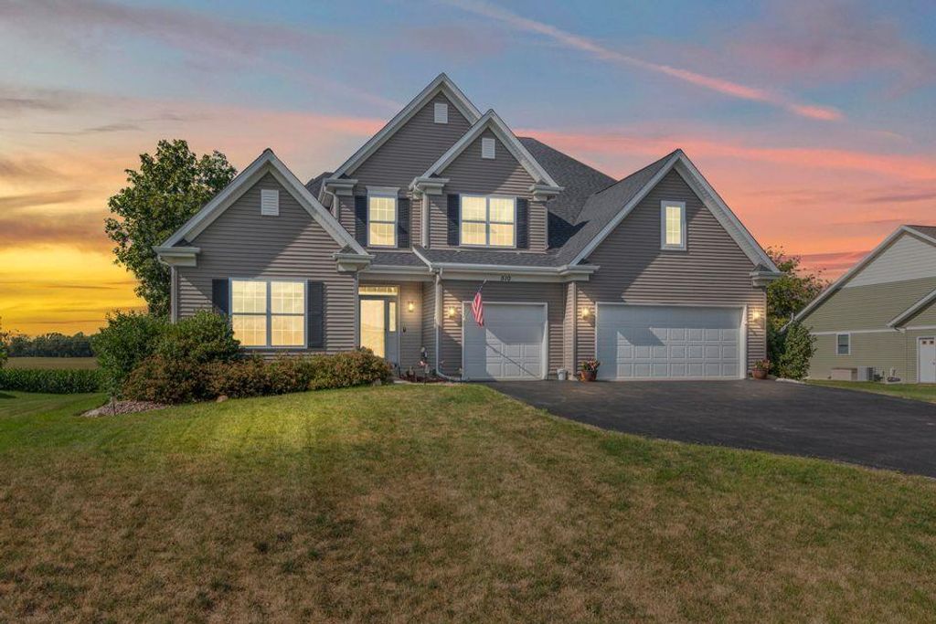 Photo of 5511 W Notre Dame COURT, Milwaukee, WI 53208 (MLS # 1944392)