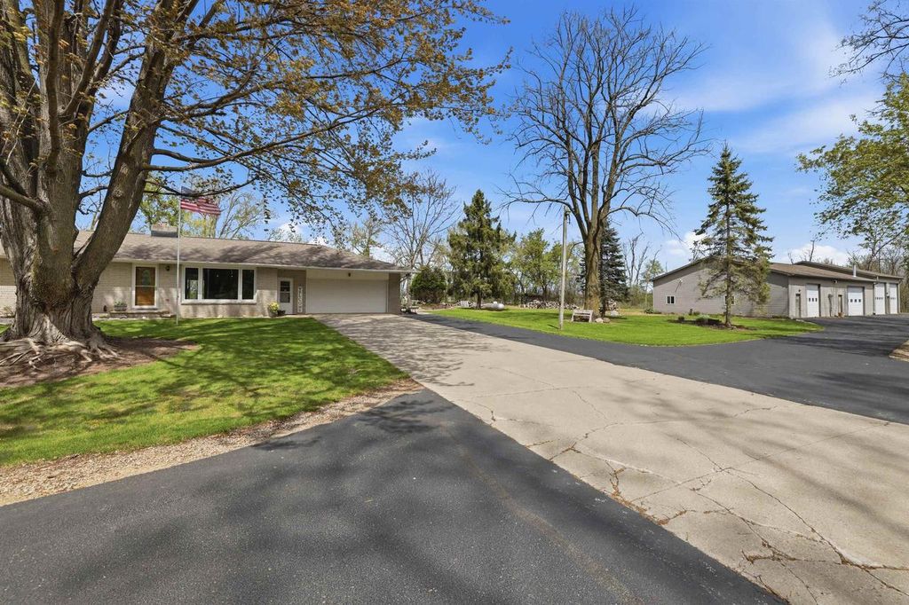 Photo of N222 Two Mile ROAD, Appleton, WI 54914 (MLS # 50325068)