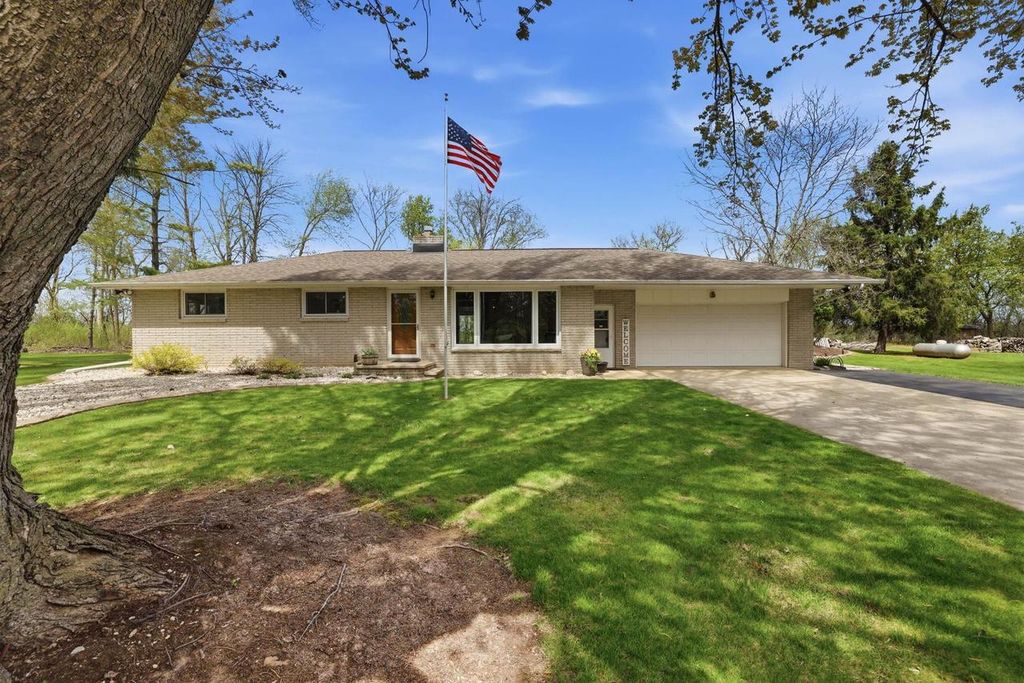 Photo of N222 Two Mile ROAD, Appleton, WI 54914 (MLS # 50325068)