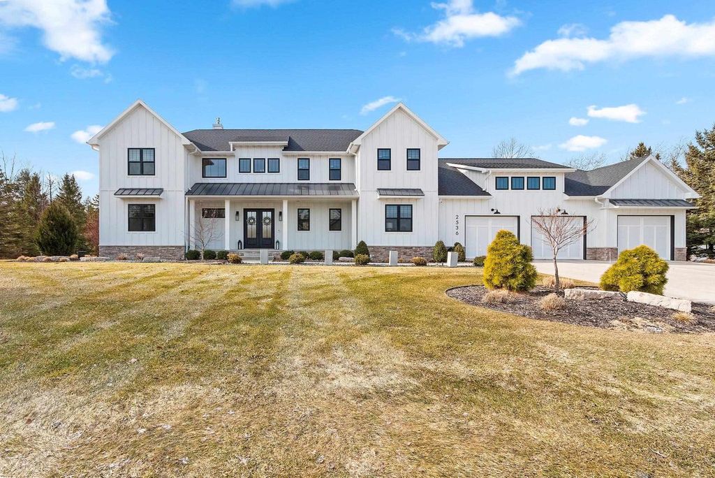 Photo of 2536 Meadow Breeze COURT, Green Bay, WI 54311 (MLS # 50322367)