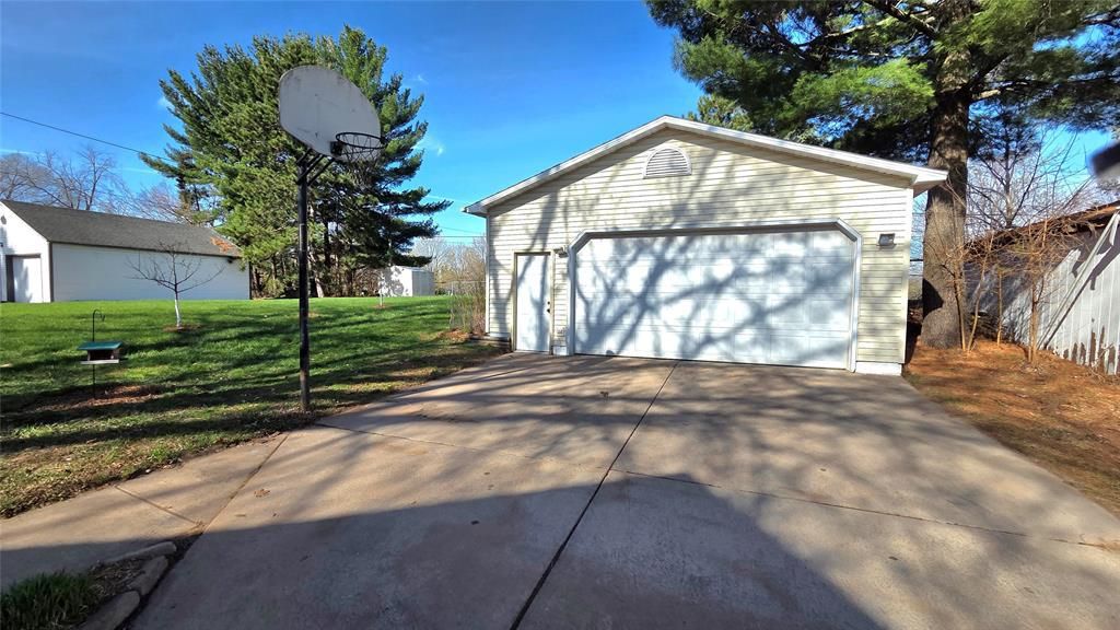 Photo of 816 Starr AVENUE, Eau Claire, WI 54703 (MLS # 1600238)