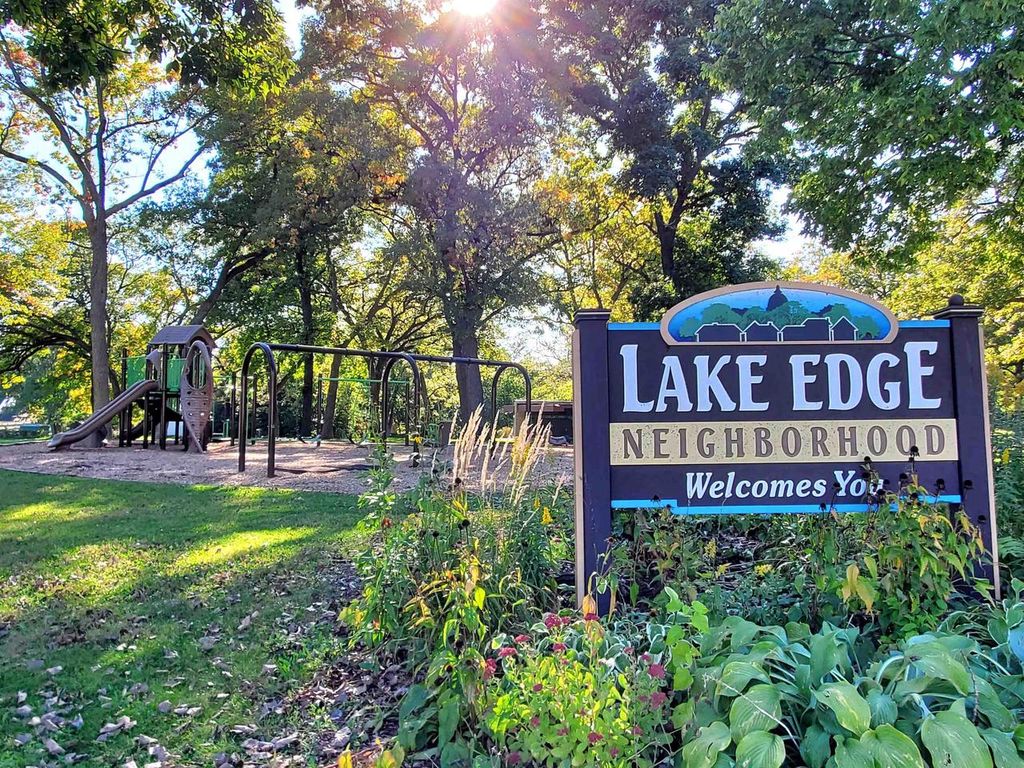 Photo of W226N2020 Cedar Lane LANE #1004, Pewaukee, WI 53072 (MLS # 1944342)