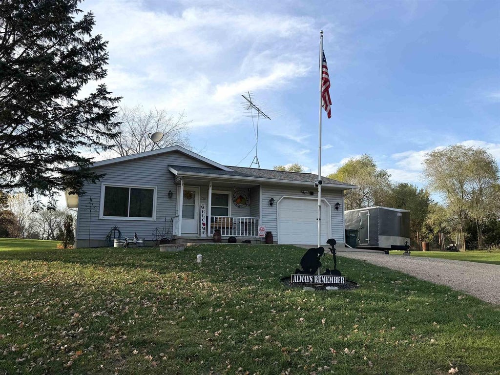 Photo of 120 Cheney AVENUE, Endeavor, WI 53930 (MLS # 2035339)