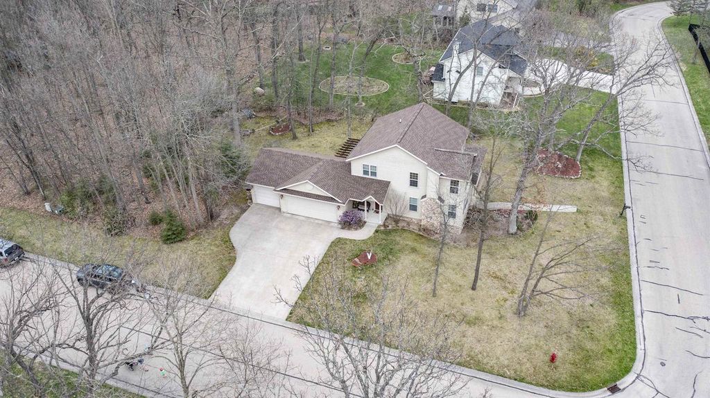 Photo of 660 Sunset DRIVE, Waupaca, WI 54981 (MLS # 50324338)