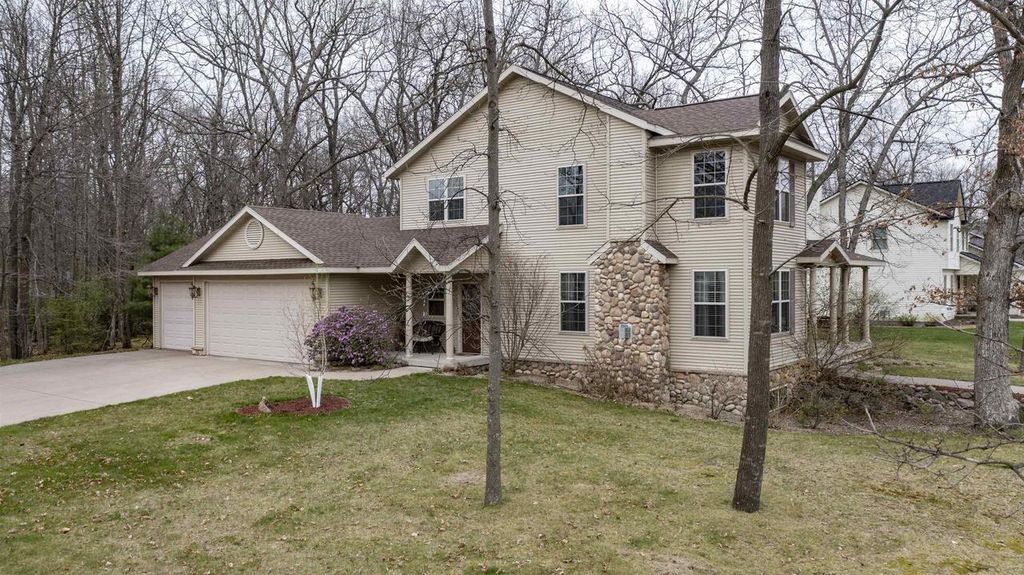 Photo of 660 Sunset DRIVE, Waupaca, WI 54981 (MLS # 50324338)