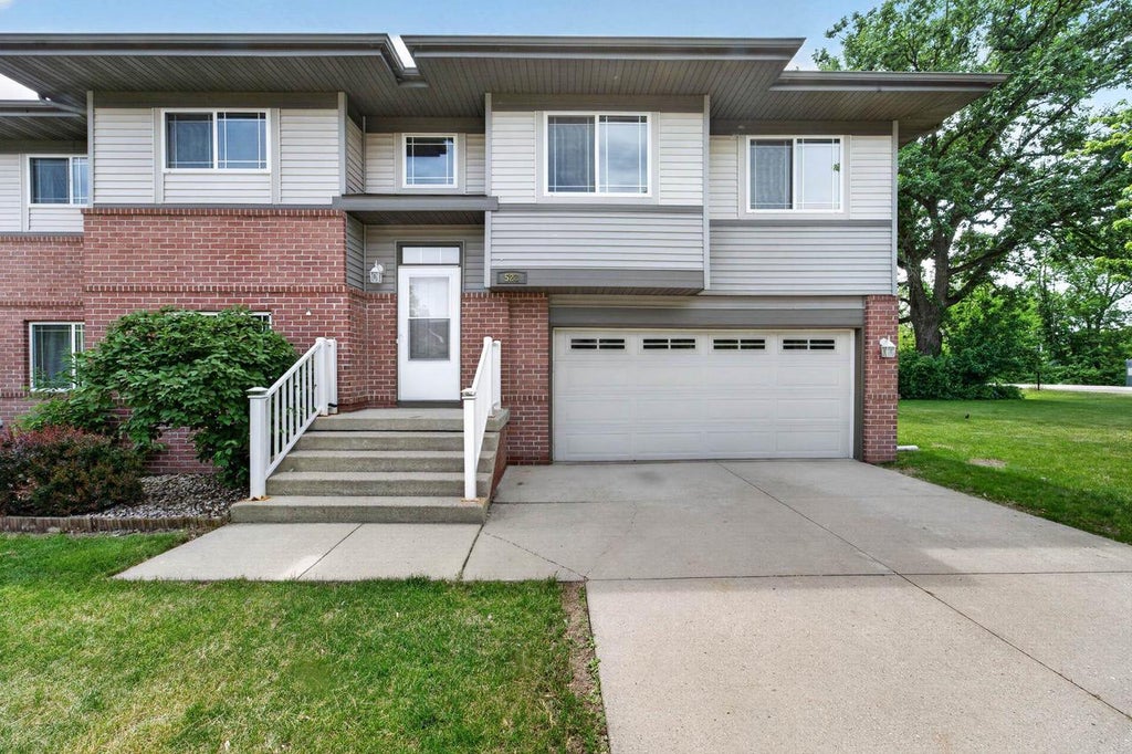 Photo of 523 Progress DRIVE, Cottage Grove, WI 53527 (MLS # 2025002)