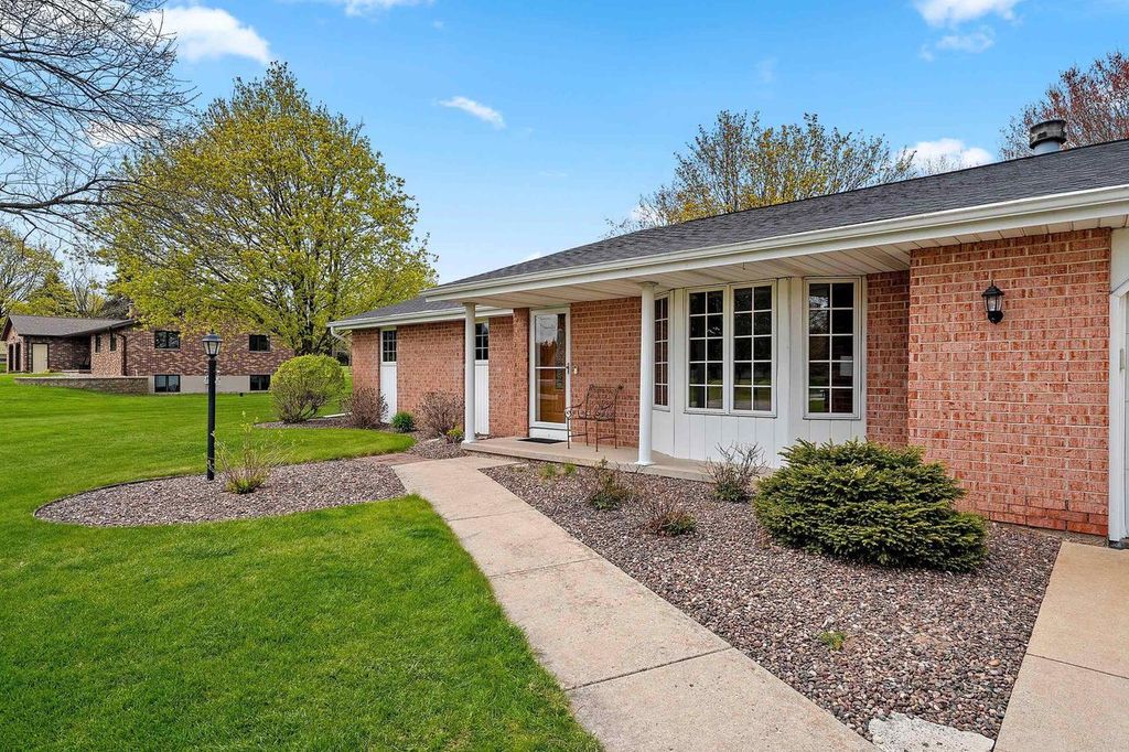 Photo of 2504 Stonegate DRIVE, Suamico, WI 54313 (MLS # 50325126)
