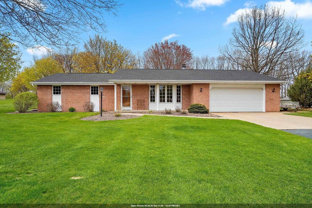 Photo of 2504 Stonegate DRIVE, Suamico, WI 54313 (MLS # 50325126)