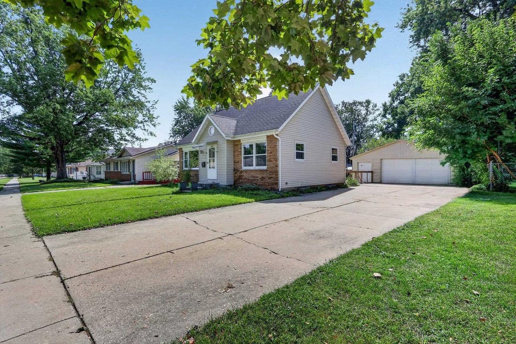 Photo of 1715 Myra AVENUE, Janesville, WI 53548 (MLS # 2031384)