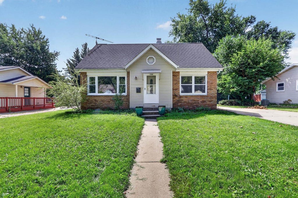 Photo of 1715 Myra AVENUE, Janesville, WI 53548 (MLS # 2031384)