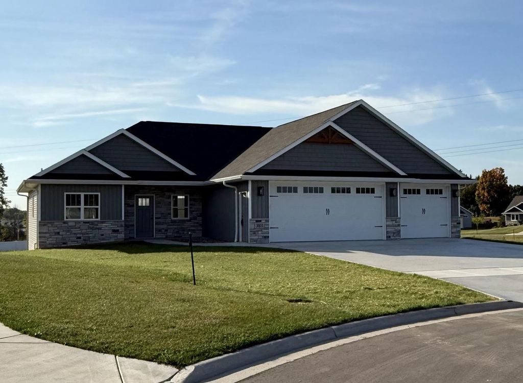 Photo of 3811 Cooper COURT, Green Bay, WI 54313 (MLS # 50315205)