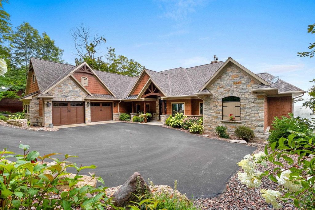 Photo of 5229 Edgewater Beach ROAD, Green Bay, WI 54311 (MLS # 50322957)