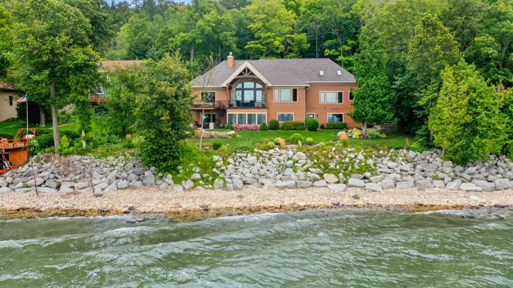 Photo of 5229 Edgewater Beach ROAD, Green Bay, WI 54311 (MLS # 50322957)