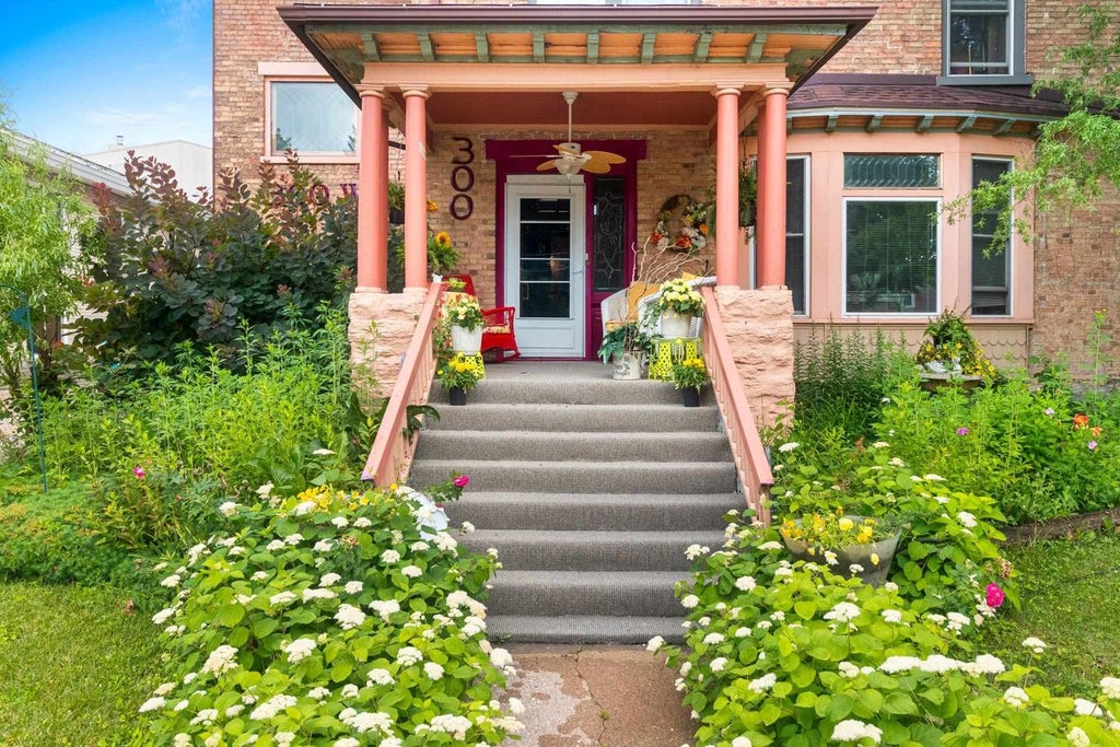 Photo of 300 W Prospect AVENUE, Appleton, WI 54911 (MLS # 50329041)