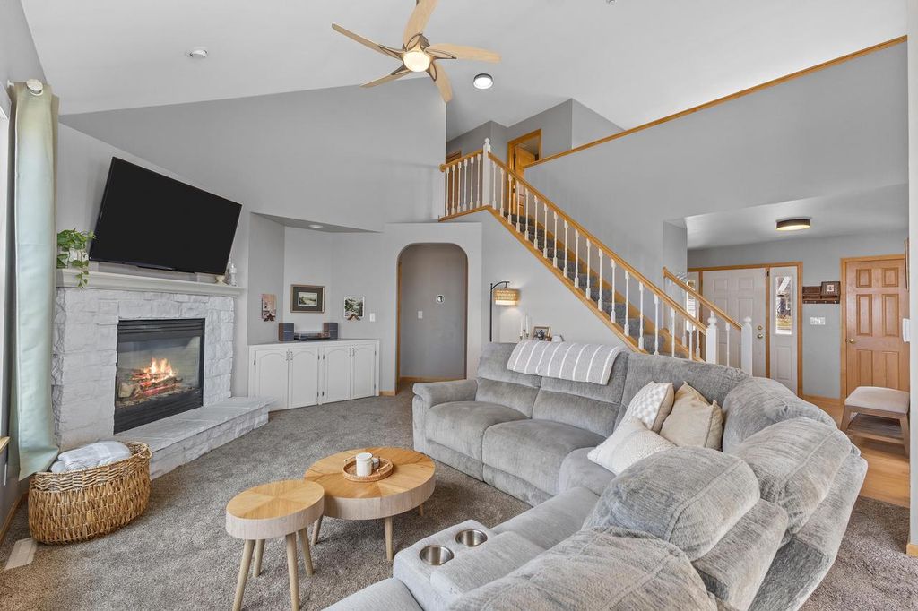 Photo of 1604 Auburn COURT, Waukesha, WI 53189 (MLS # 1956326)