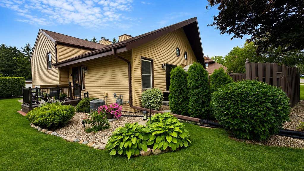 Photo of 1385 W 18th AVENUE #2, Oshkosh, WI 54902 (MLS # 50328513)